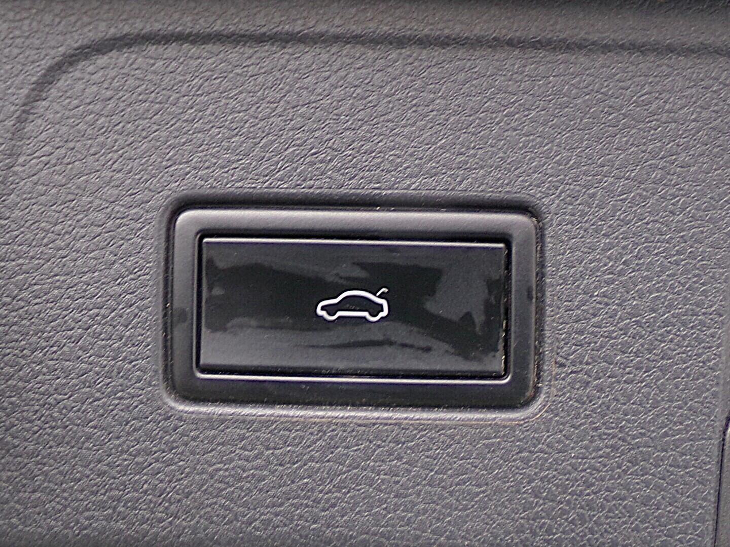 O419V08152_34.webp_PASSAT R-Line 2.0 TDI 110 kW manuál