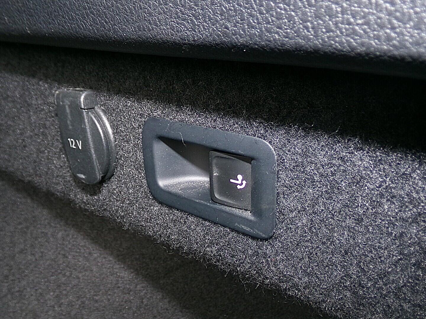 O419V08152_36.webp_PASSAT R-Line 2.0 TDI 110 kW manuál