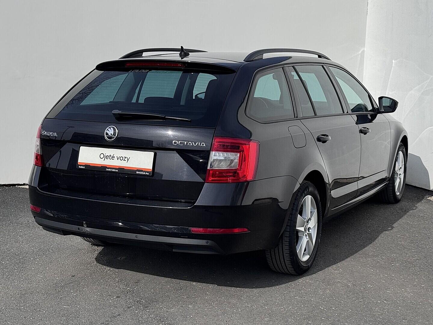 O419V08162_11.webp_OCTAVIA Ambition 1.6 TDI 85 kW manuál