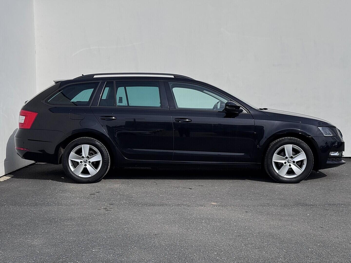 O419V08162_16.webp_OCTAVIA Ambition 1.6 TDI 85 kW manuál