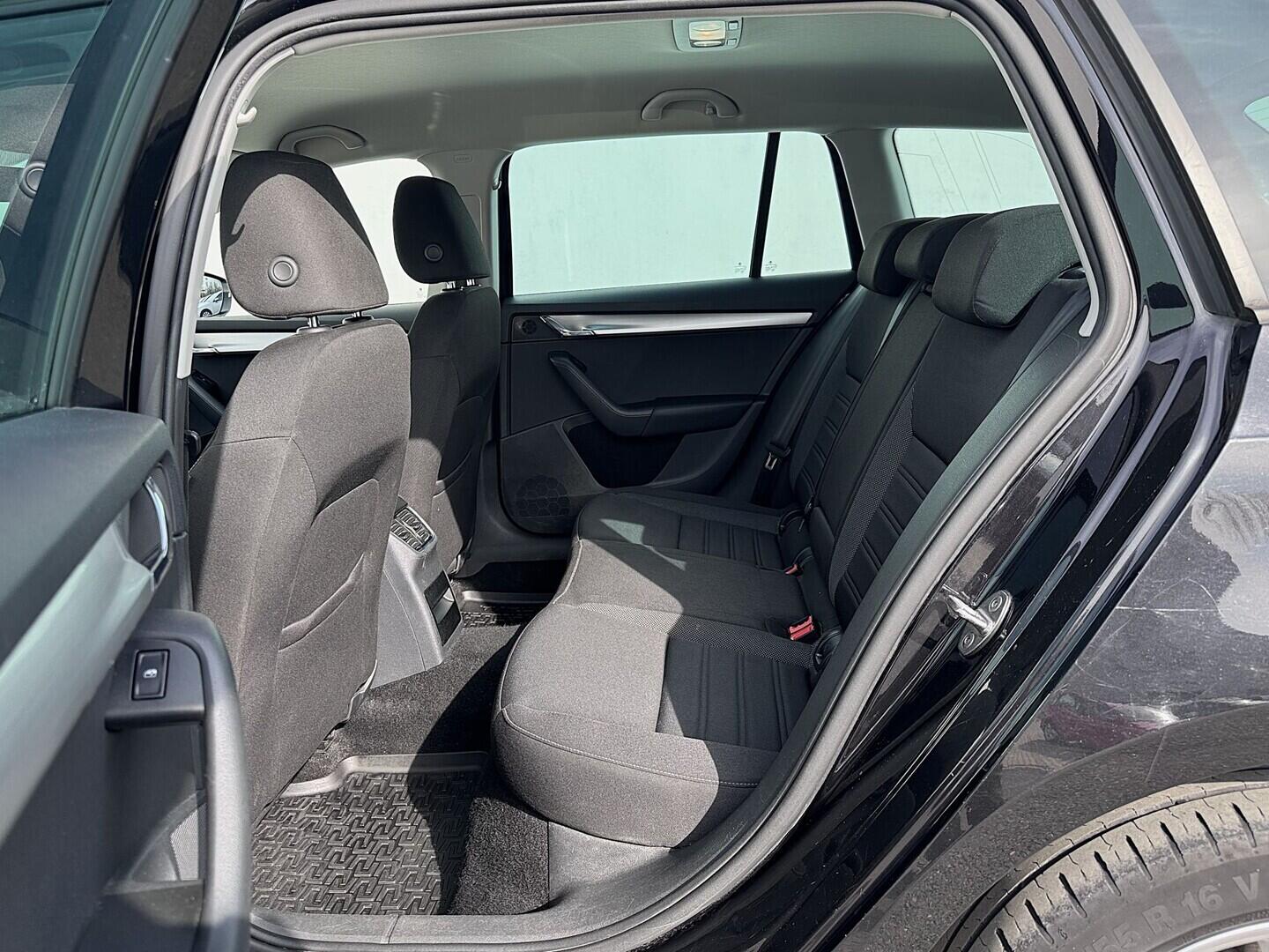 O419V08162_32.webp_OCTAVIA Ambition 1.6 TDI 85 kW manuál