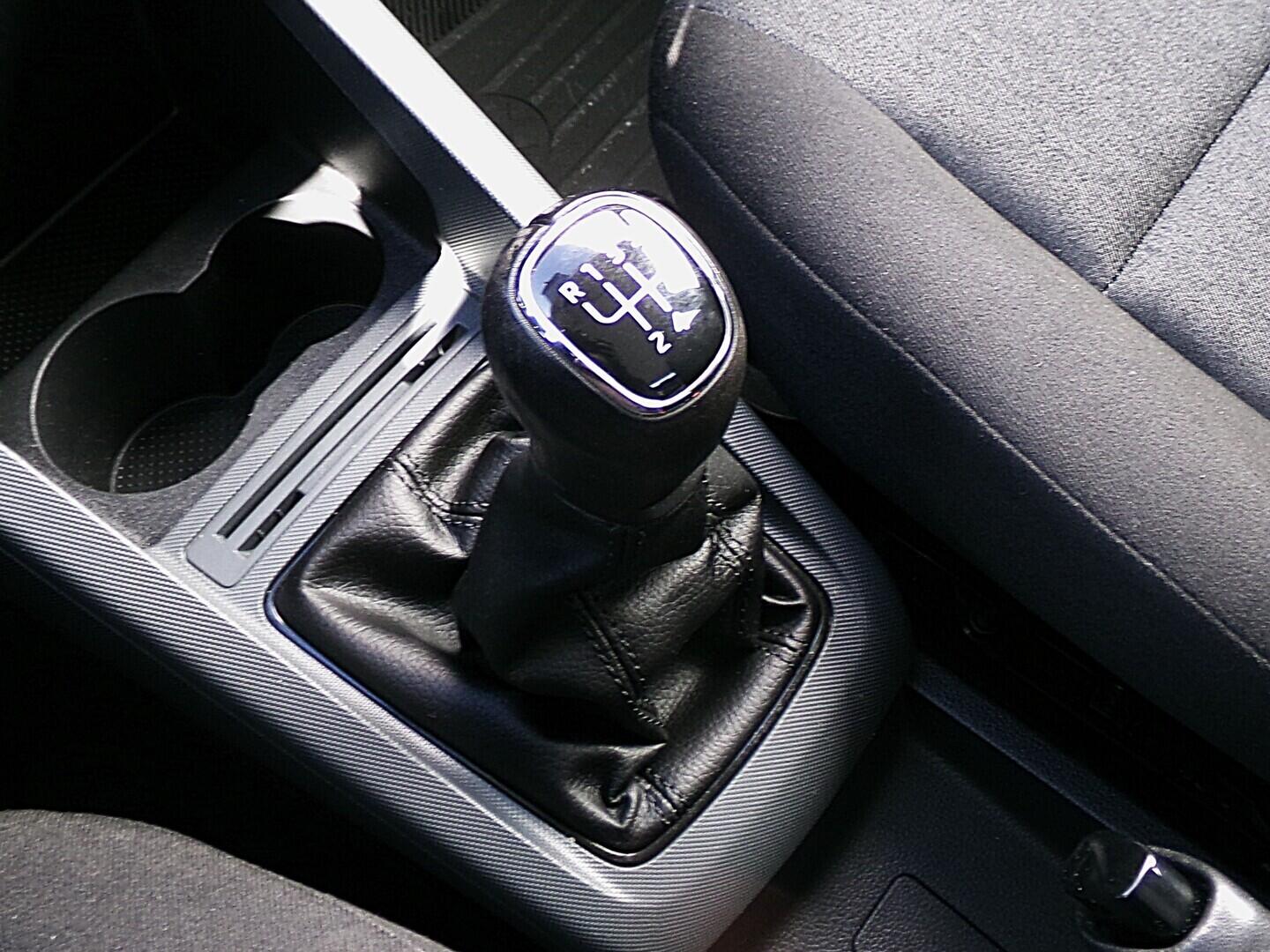 O419V08164_27.webp_FABIA Active 1.0 TSI 70 kW manuál