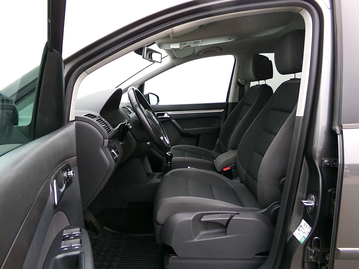 O419V08176_20.webp_TOURAN Comfortline 1.6 TDI 77 kW manuál