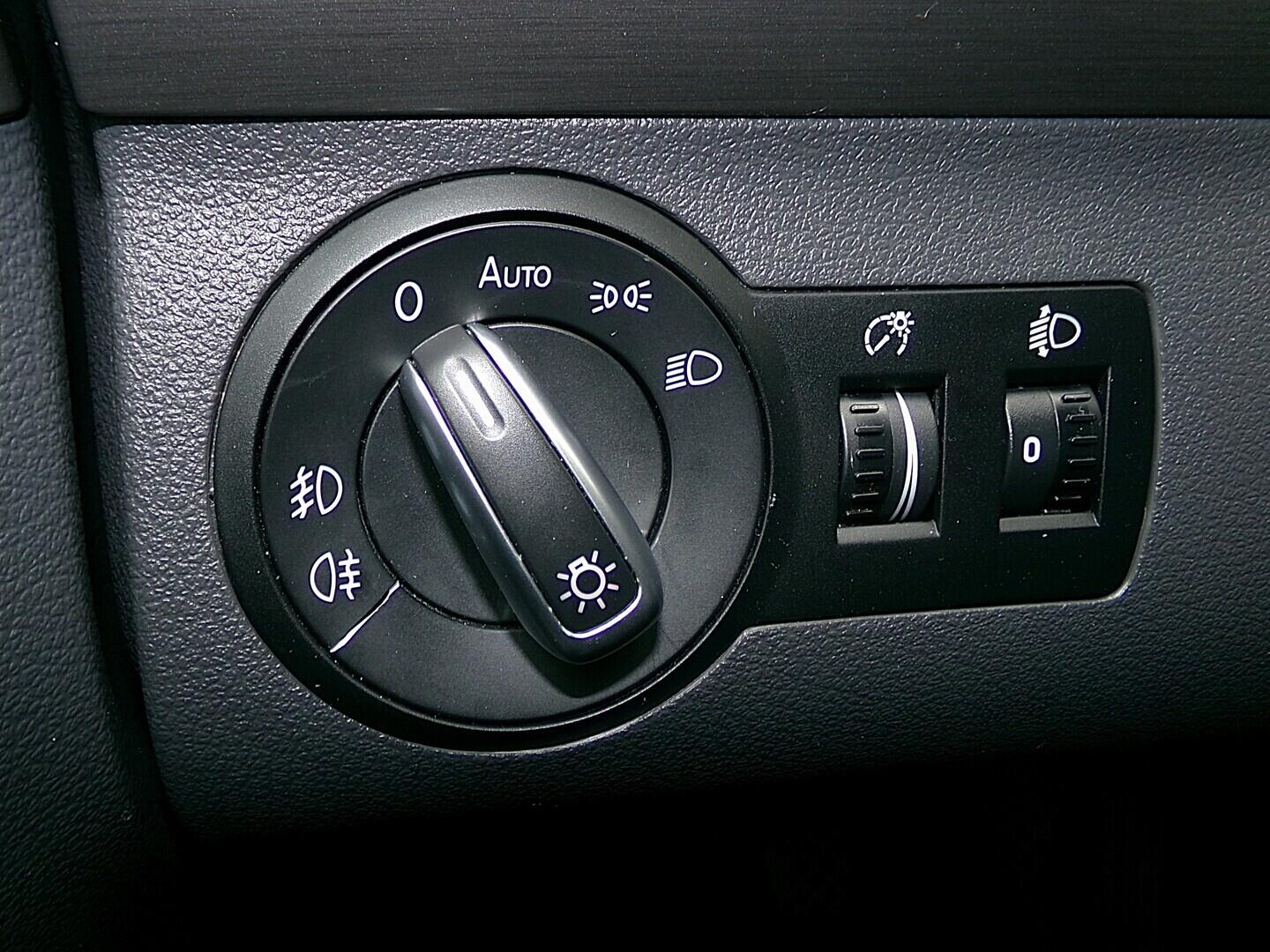 O419V08176_22.webp_TOURAN Comfortline 1.6 TDI 77 kW manuál