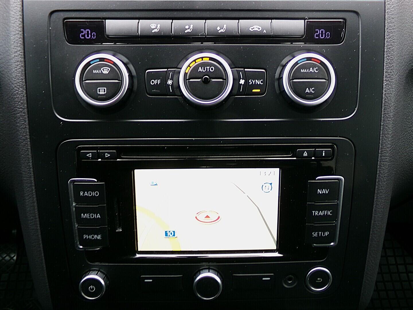 O419V08176_25.webp_TOURAN Comfortline 1.6 TDI 77 kW manuál