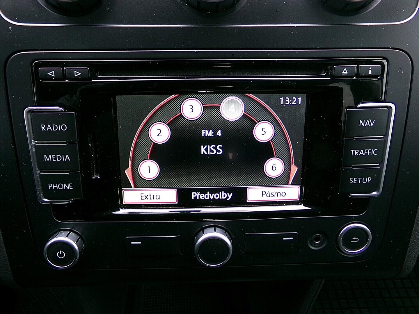 O419V08176_27.webp_TOURAN Comfortline 1.6 TDI 77 kW manuál