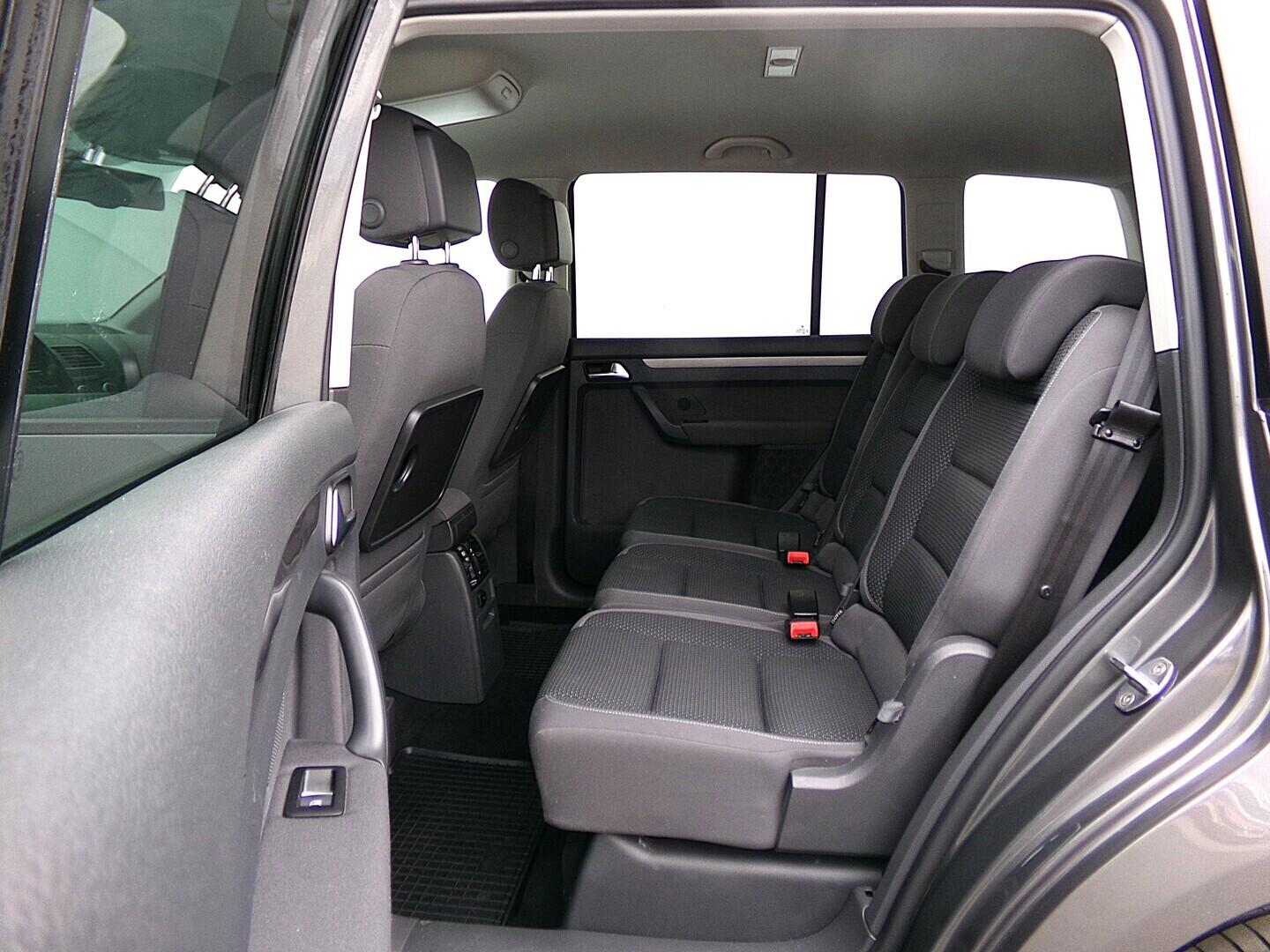 O419V08176_31.webp_TOURAN Comfortline 1.6 TDI 77 kW manuál