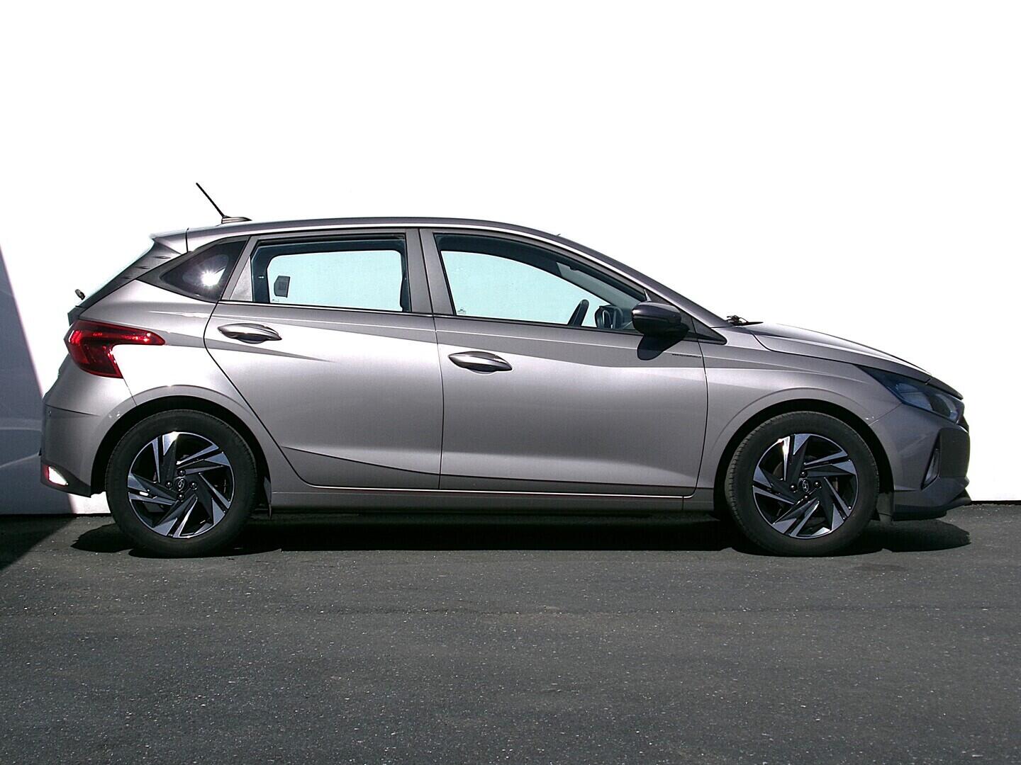 O419V08178_16.webp_I20 Comfort Club 1.2  62 kW manuál