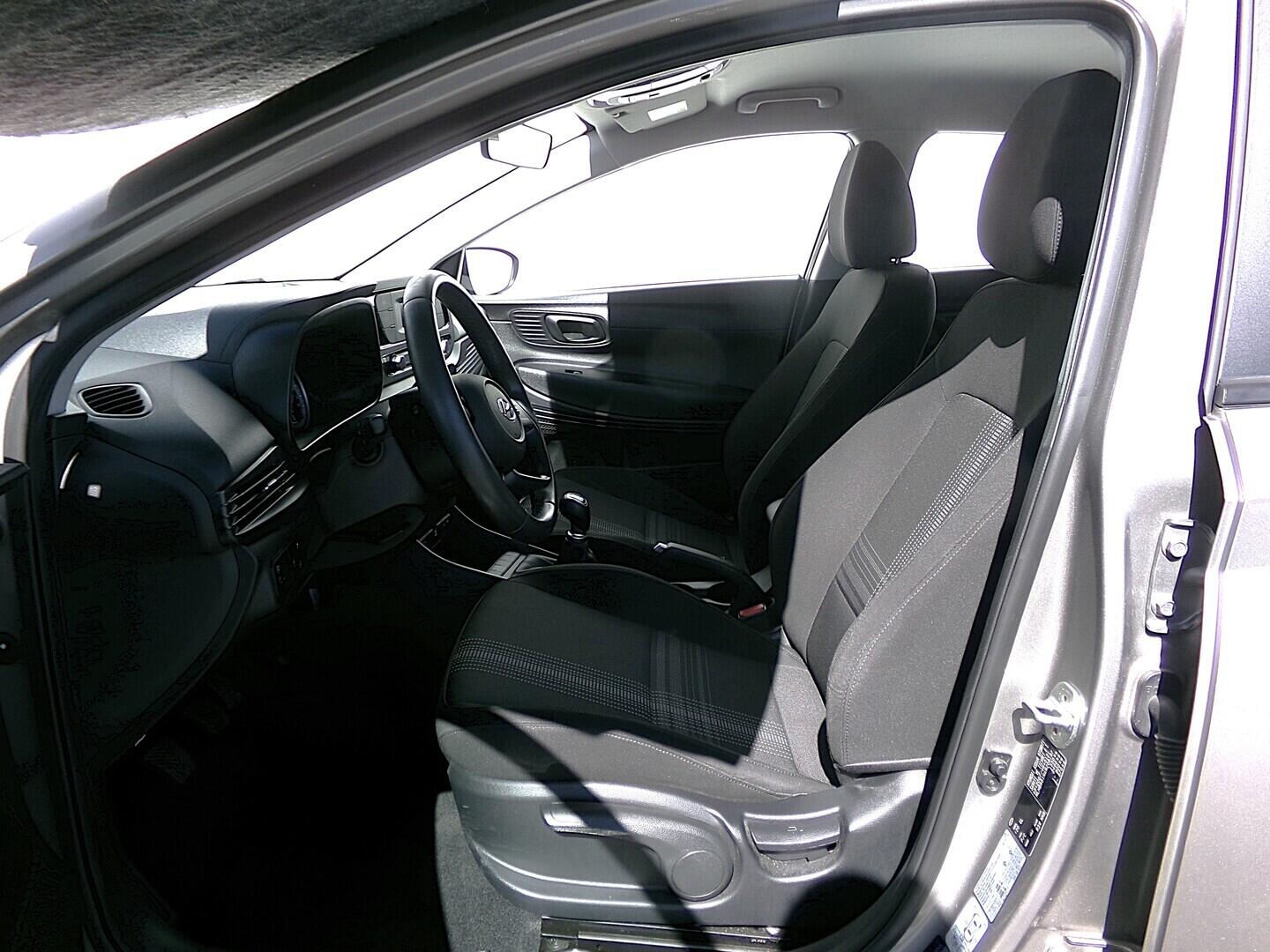 O419V08178_20.webp_I20 Comfort Club 1.2  62 kW manuál