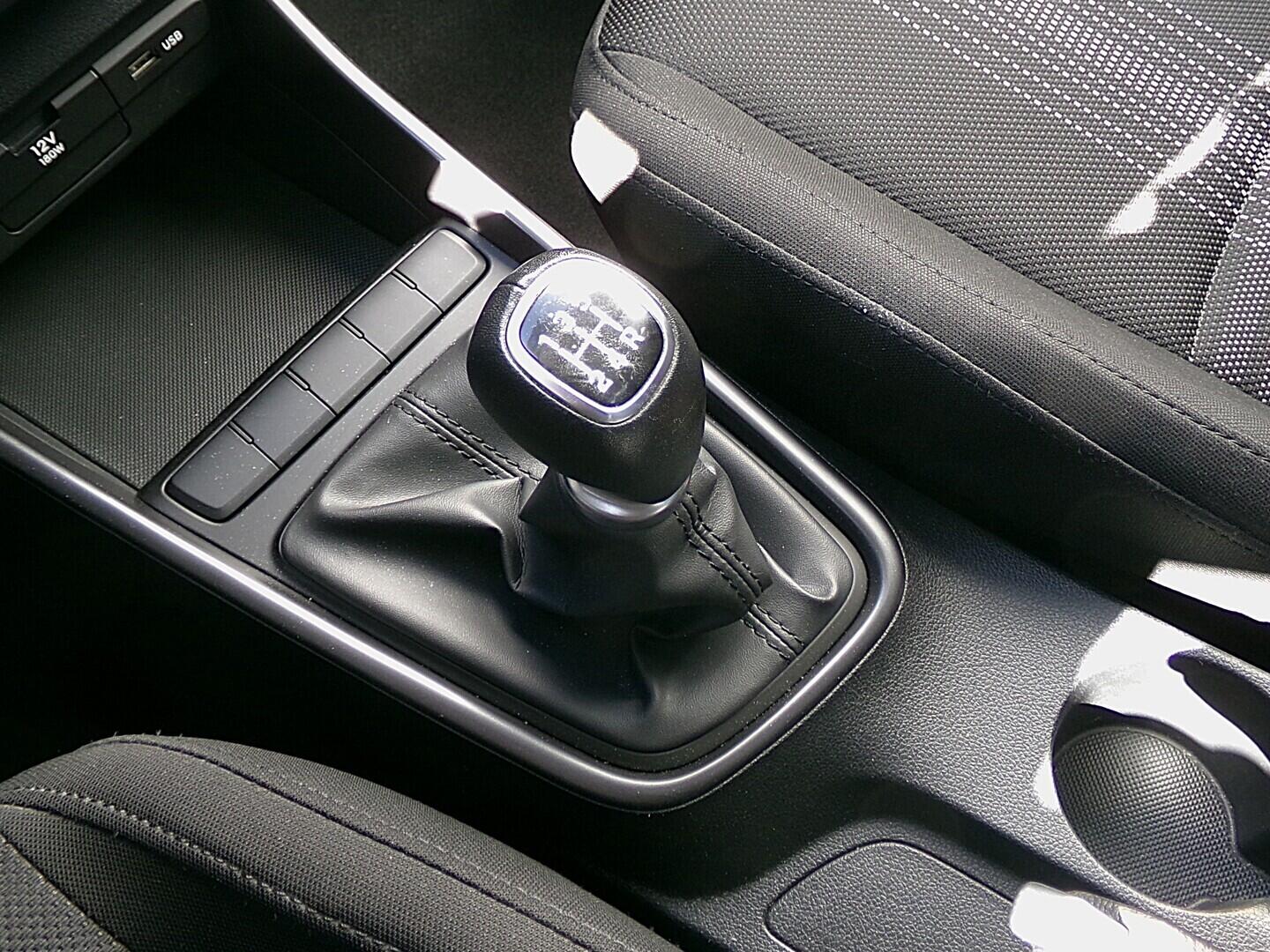 O419V08178_27.webp_I20 Comfort Club 1.2  62 kW manuál