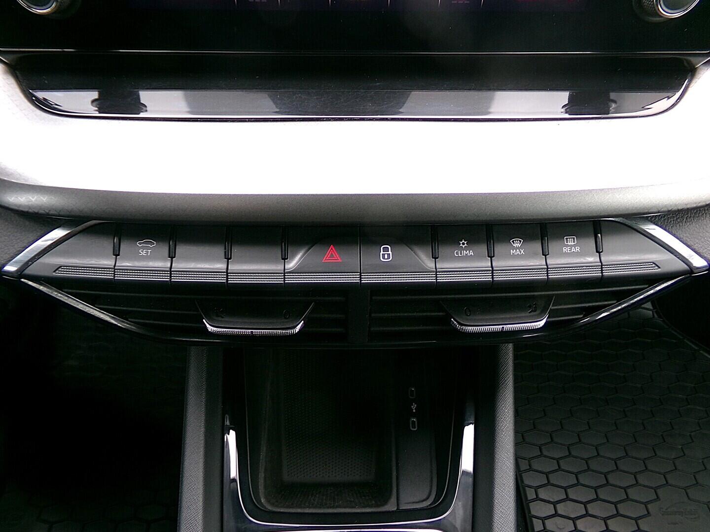 O419V08179_28.webp_OCTAVIA Ambition 1.5 TSI 110 kW manuál, DPH