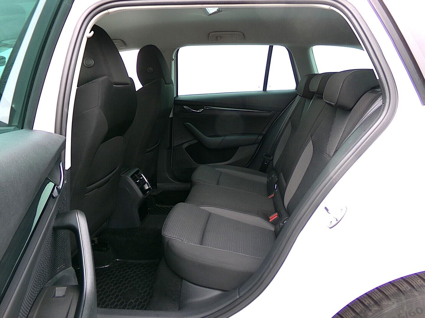 O419V08179_30.webp_OCTAVIA Ambition 1.5 TSI 110 kW manuál, DPH