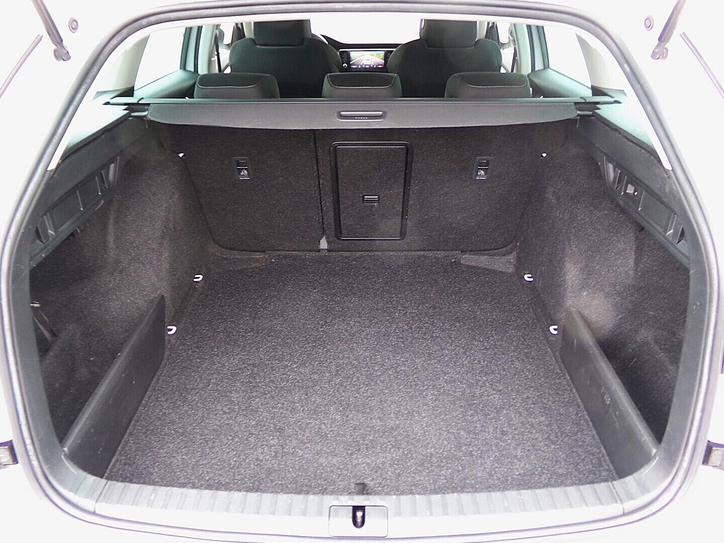 O419V08179_31.webp_OCTAVIA Ambition 1.5 TSI 110 kW manuál, DPH