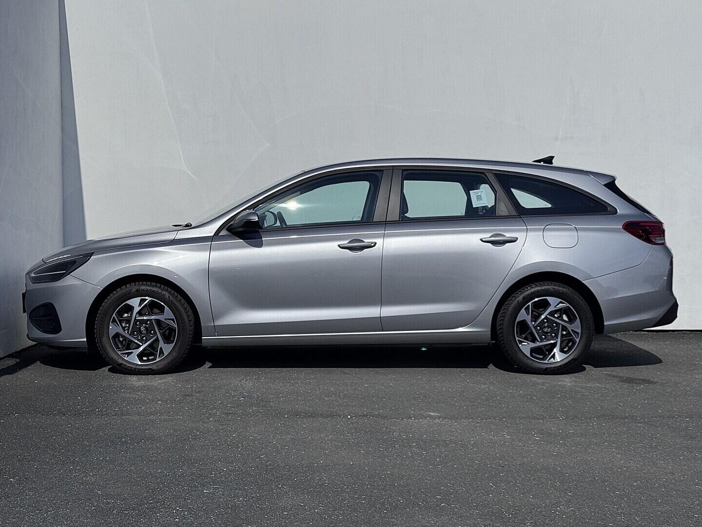 O419V08181_12.webp_I30 Start 1.0  74 kW manuál, DPH