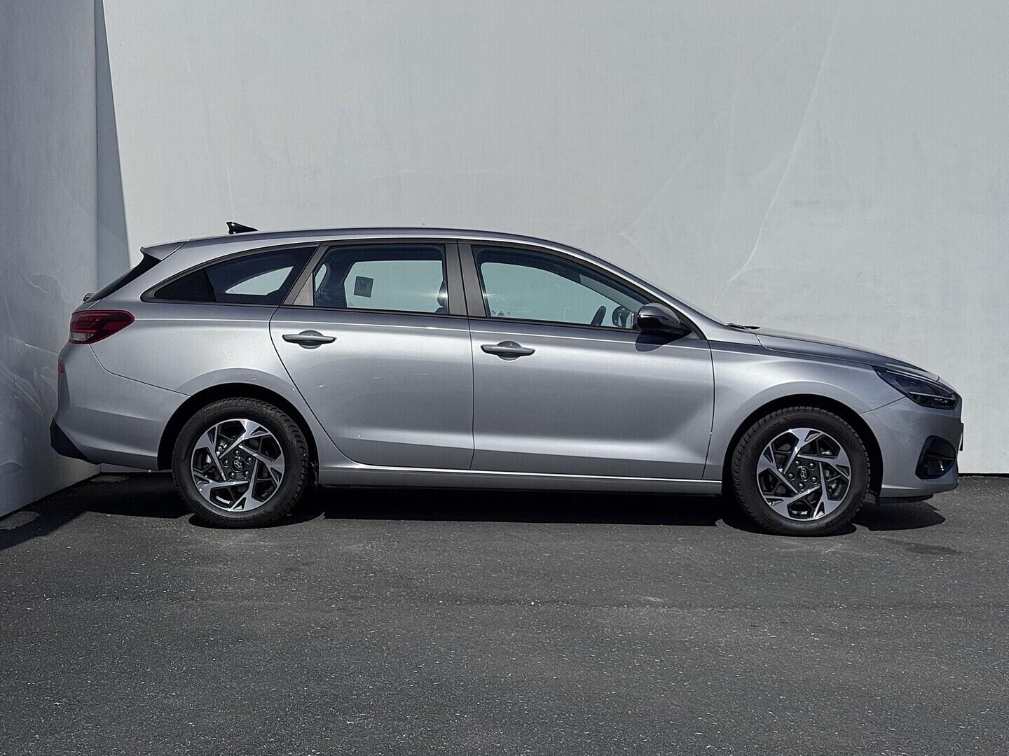 O419V08181_16.webp_I30 Start 1.0  74 kW manuál, DPH