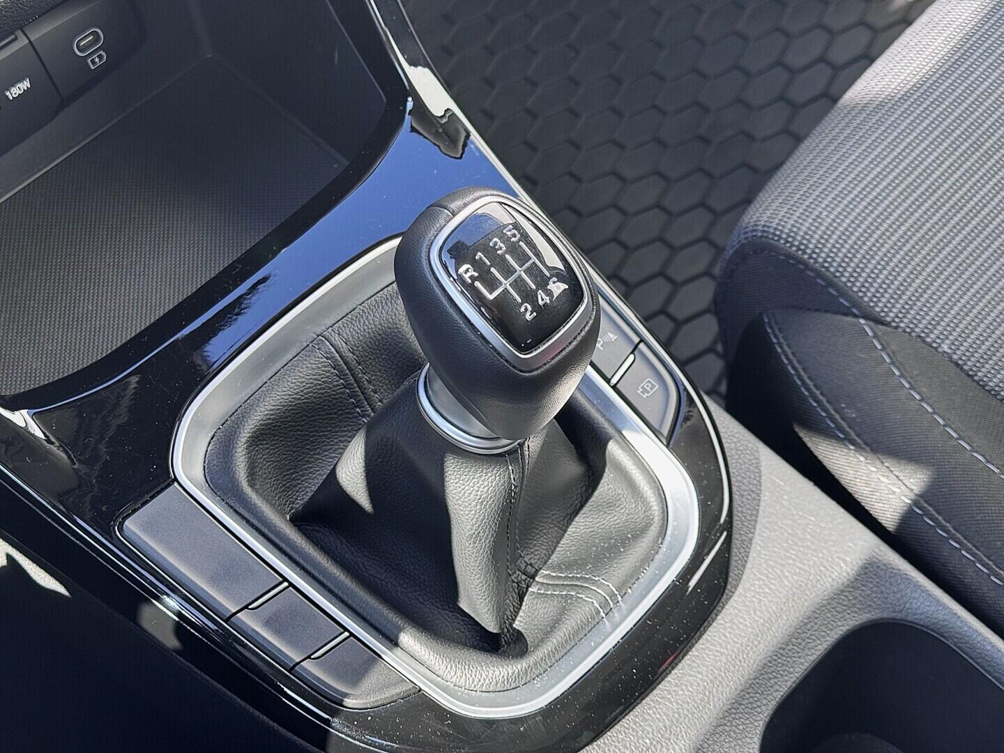 O419V08181_29.webp_I30 Start 1.0  74 kW manuál, DPH