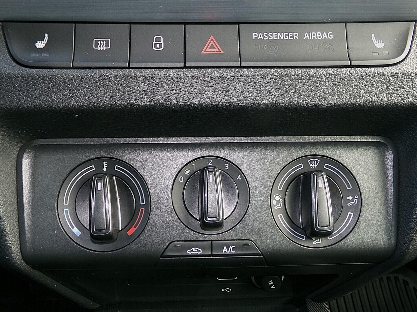 O419V08186_27.webp_FABIA Ambition 1.0 TSI 70 kW manuál, DPH