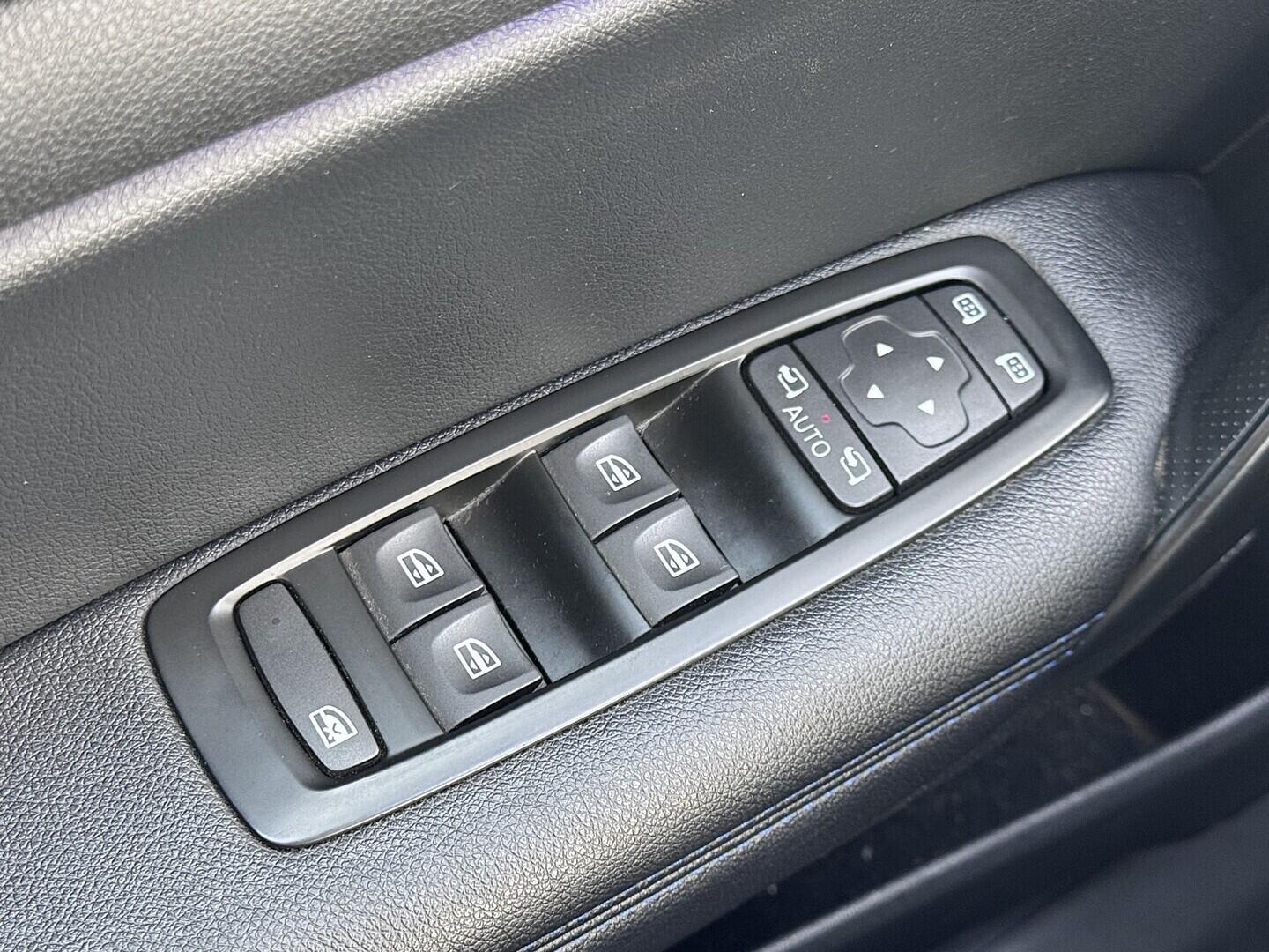 O419V08190_21.webp_MÉGANE GT 1.6 TCe 165 kW automat, DPH