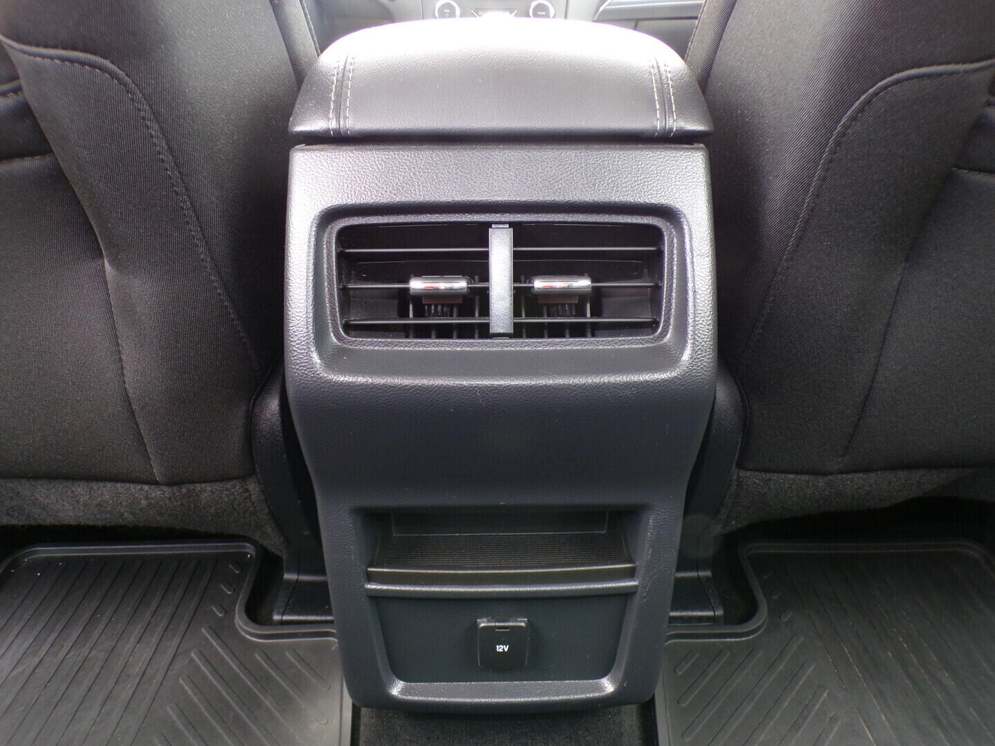 O419V08193_33.webp_S-MAX Titanium 4X4 2.0 TDCi 110 kW manuál