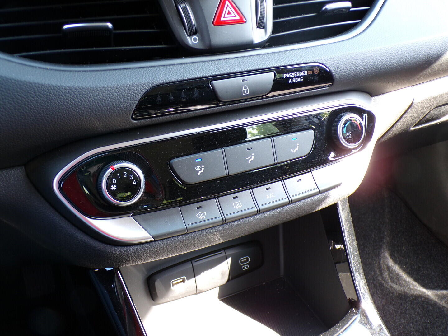 O419V08194_30.webp_I30 Comfort 1.0 T-GDI 74 kW manuál, DPH