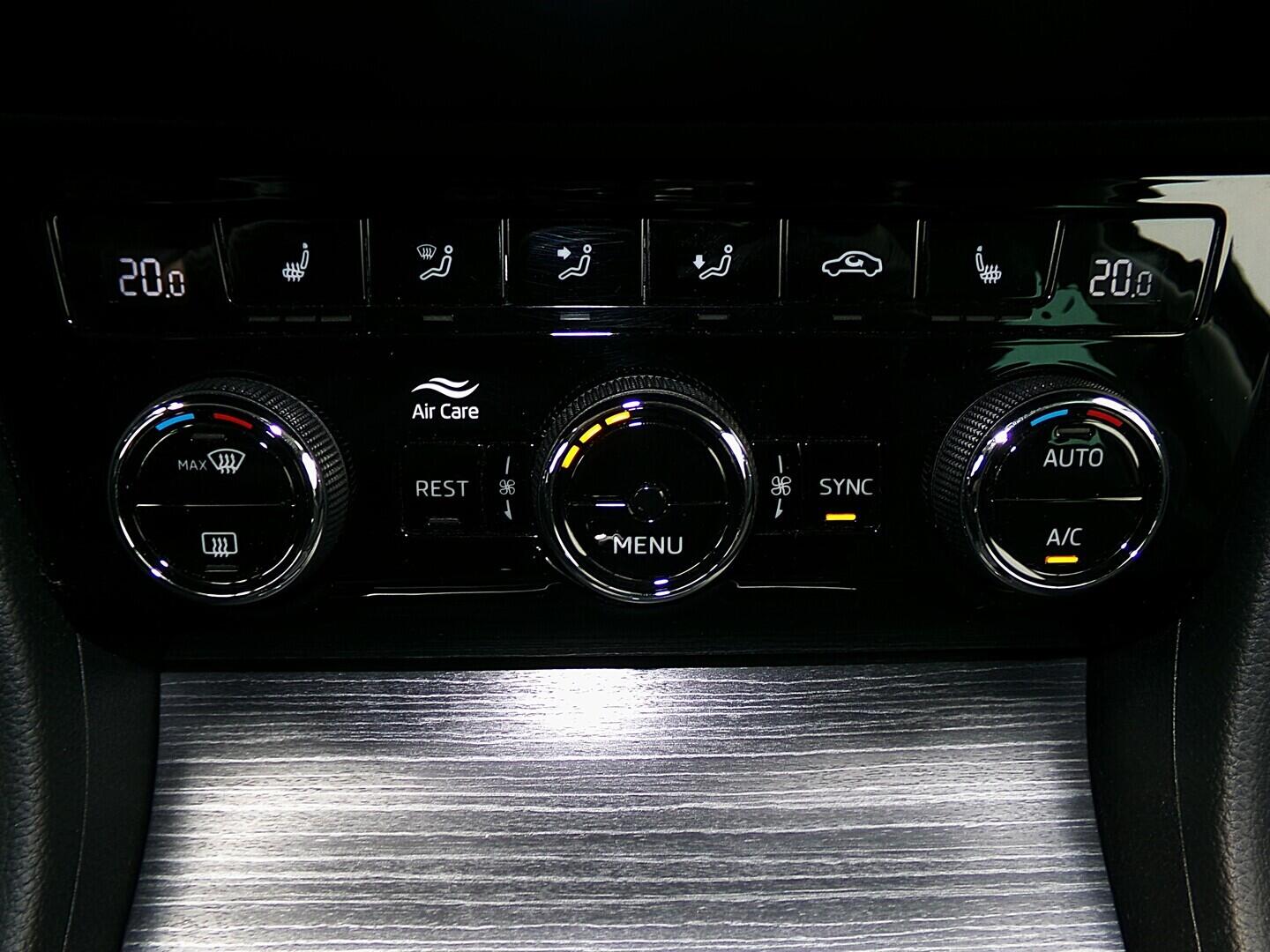 O419V08195_32.webp_SUPERB Style 2.0 TDI 110 kW automat, DPH