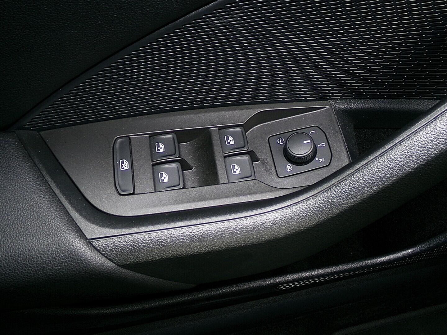 O419V08196_21.webp_OCTAVIA Style 1.5 TSI 110 kW manuál, DPH