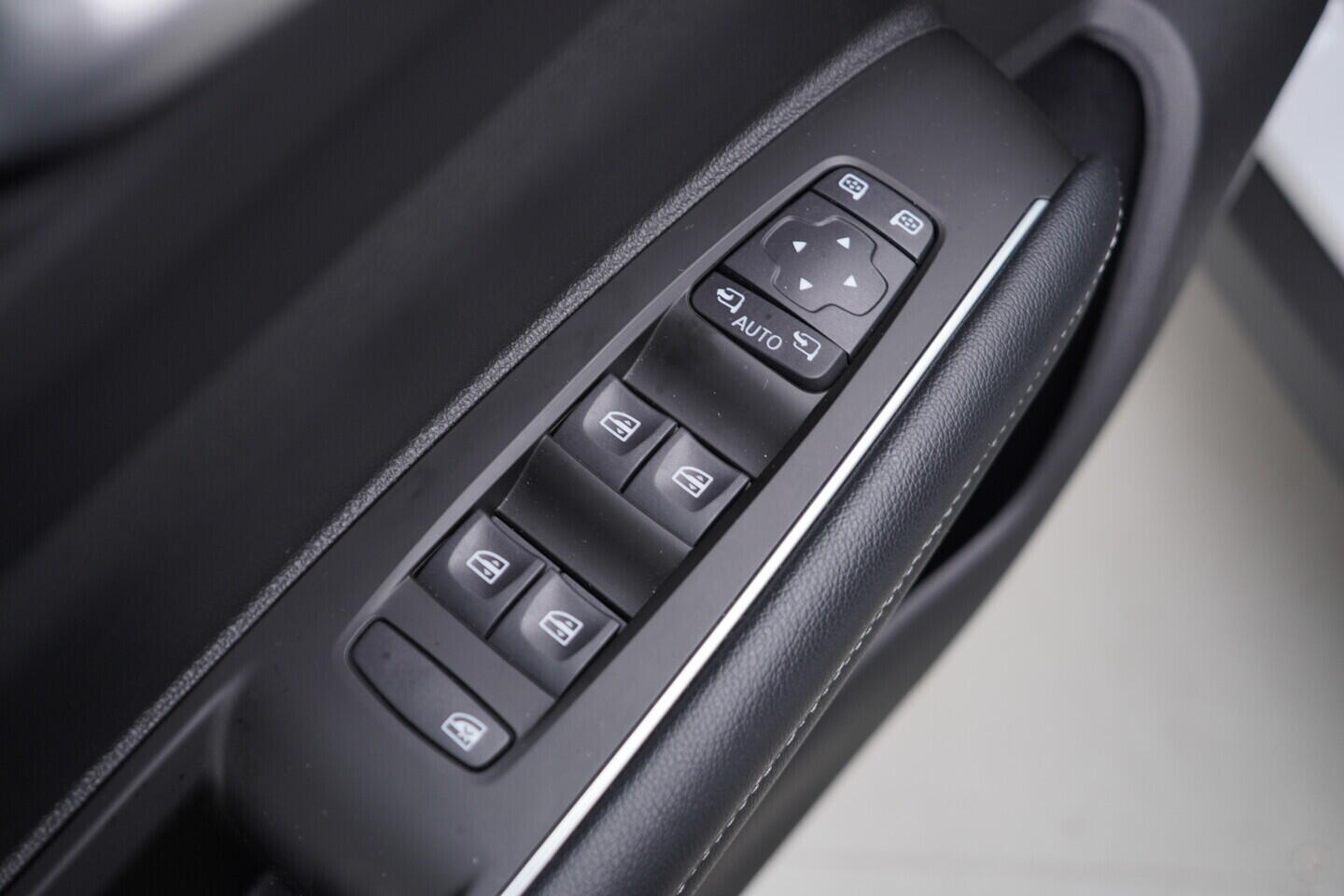 O419V08198_20.webp_KOLEOS Initiale Paris 2.0  135 kW automat, DPH