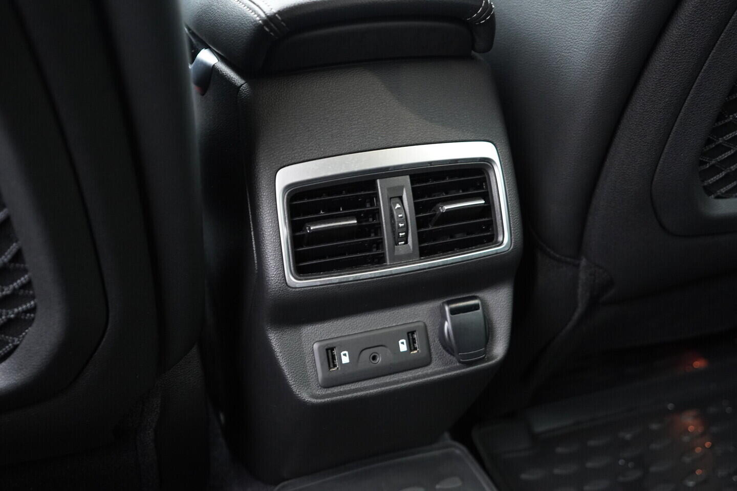 O419V08198_29.webp_KOLEOS Initiale Paris 2.0  135 kW automat, DPH