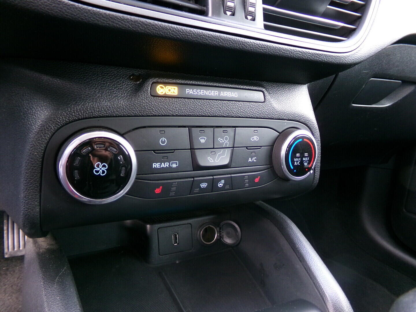 O419V08201_25.webp_FOCUS  1.5 TDI 70 kW manuál, DPH