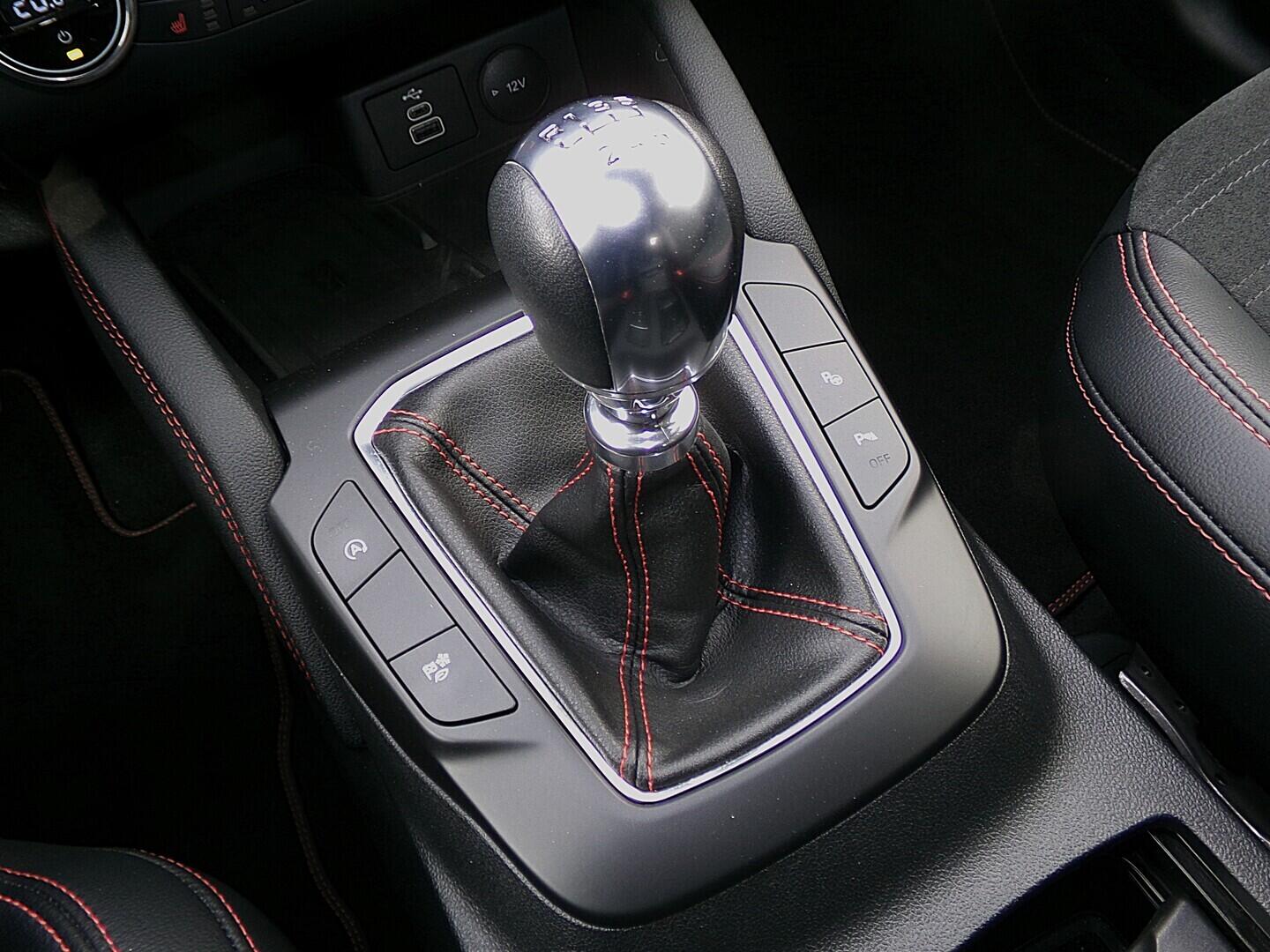 O419V08205_32.webp_KUGA ST-Line 2.0 TDI 110 kW manuál, DPH
