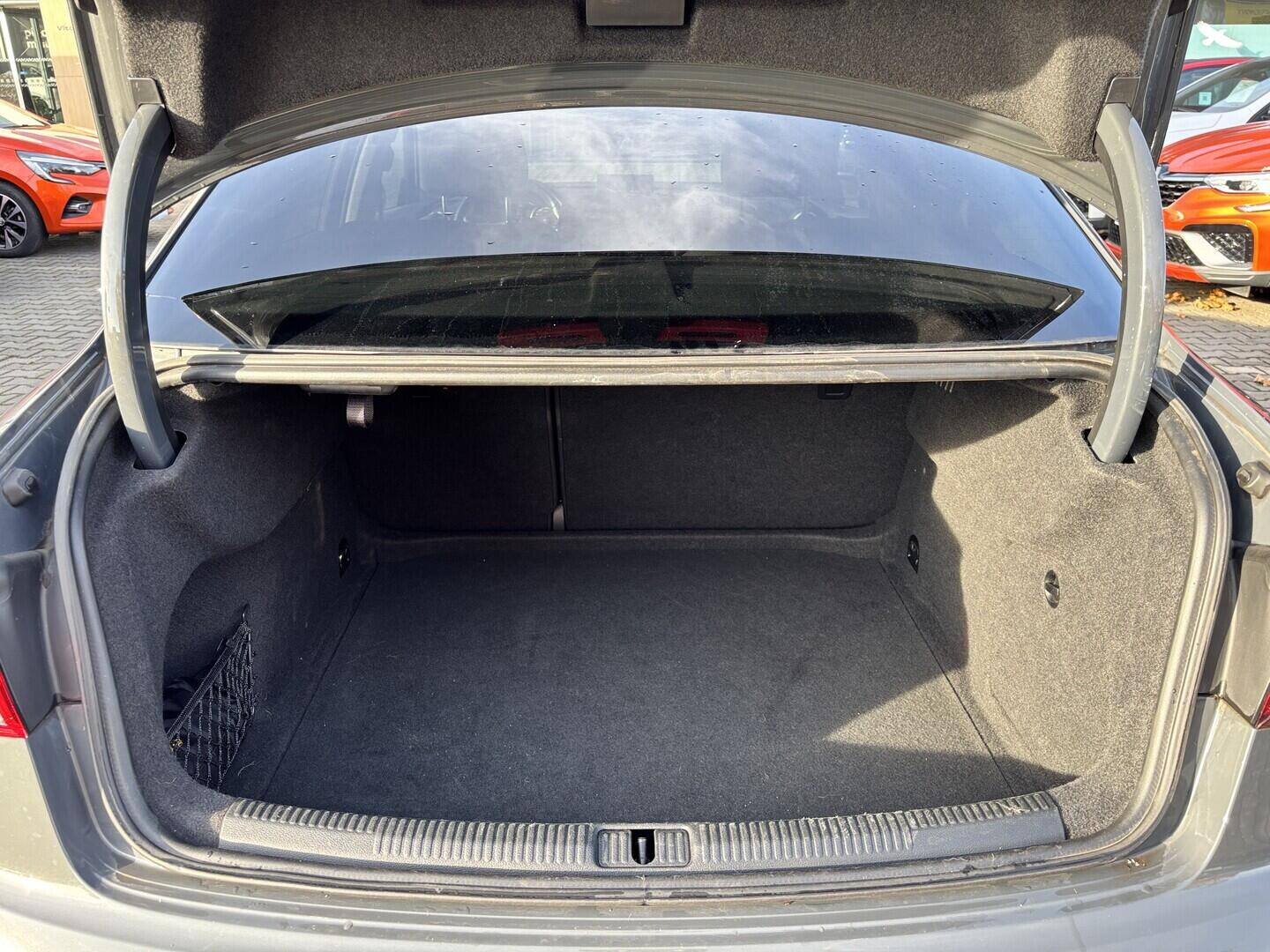 O419V08208_39.webp_A3  1.6 TDI 85 kW manuál, DPH