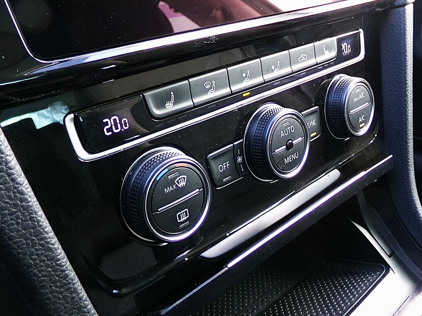 O419V08222_31.webp_GOLF VARIANT Highline 2.0 TDI 110 kW automat