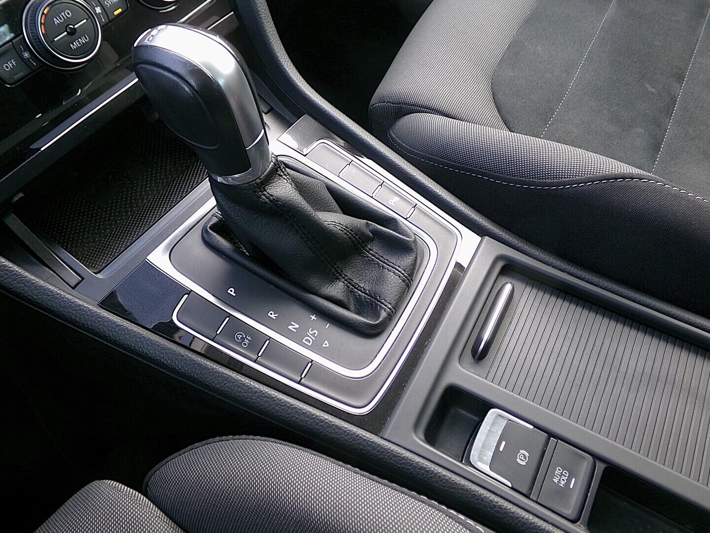 O419V08222_32.webp_GOLF VARIANT Highline 2.0 TDI 110 kW automat