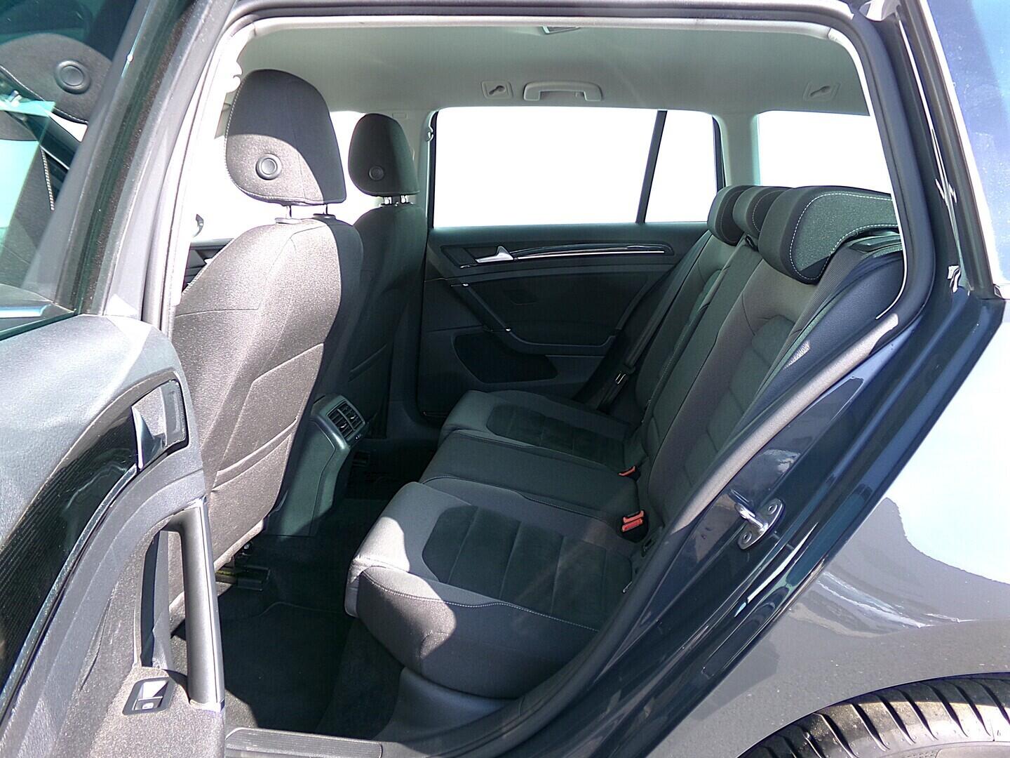 O419V08222_33.webp_GOLF VARIANT Highline 2.0 TDI 110 kW automat