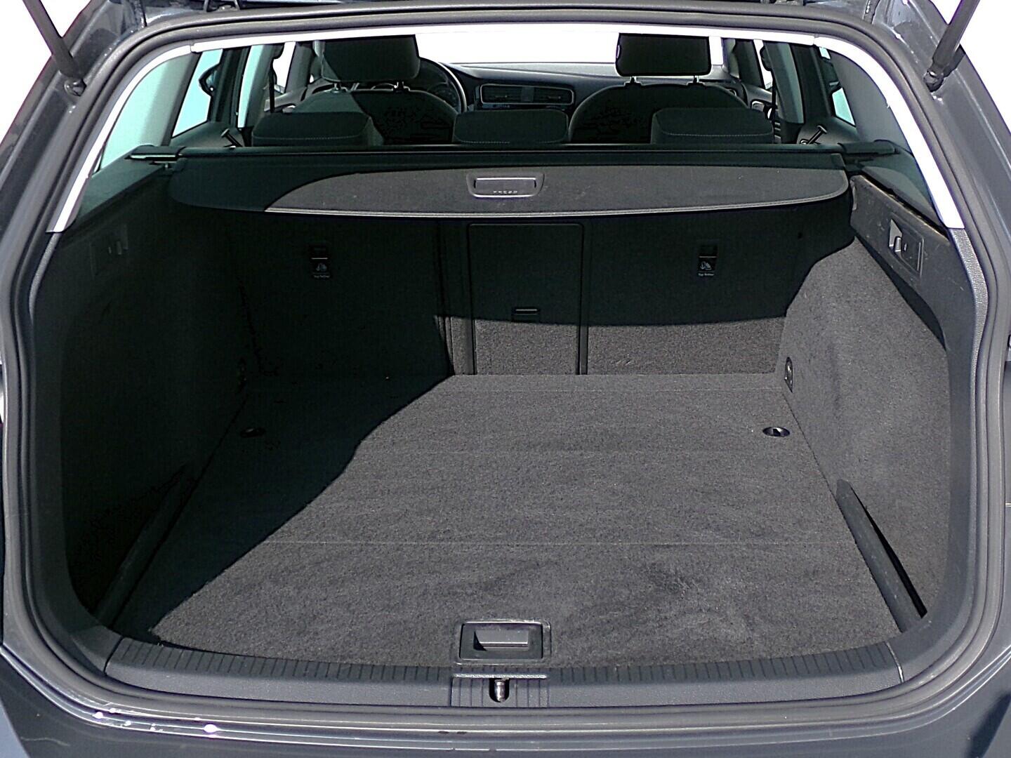 O419V08222_34.webp_GOLF VARIANT Highline 2.0 TDI 110 kW automat