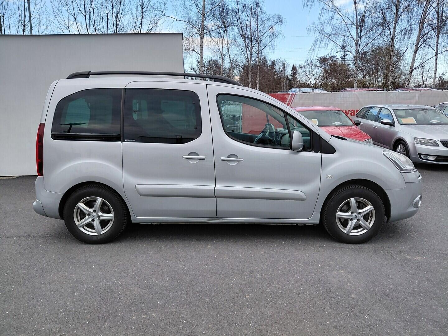 O419V08225_12.webp_BERLINGO Exclusive 1.6 HDI 84 kW manuál