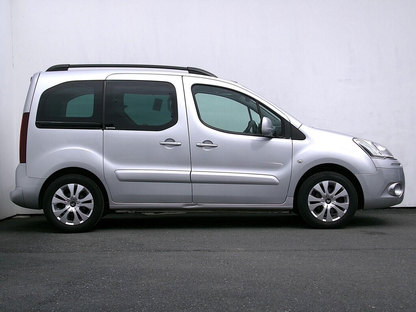 O419V08225_16.webp_BERLINGO Exclusive 1.6 HDI 84 kW manuál