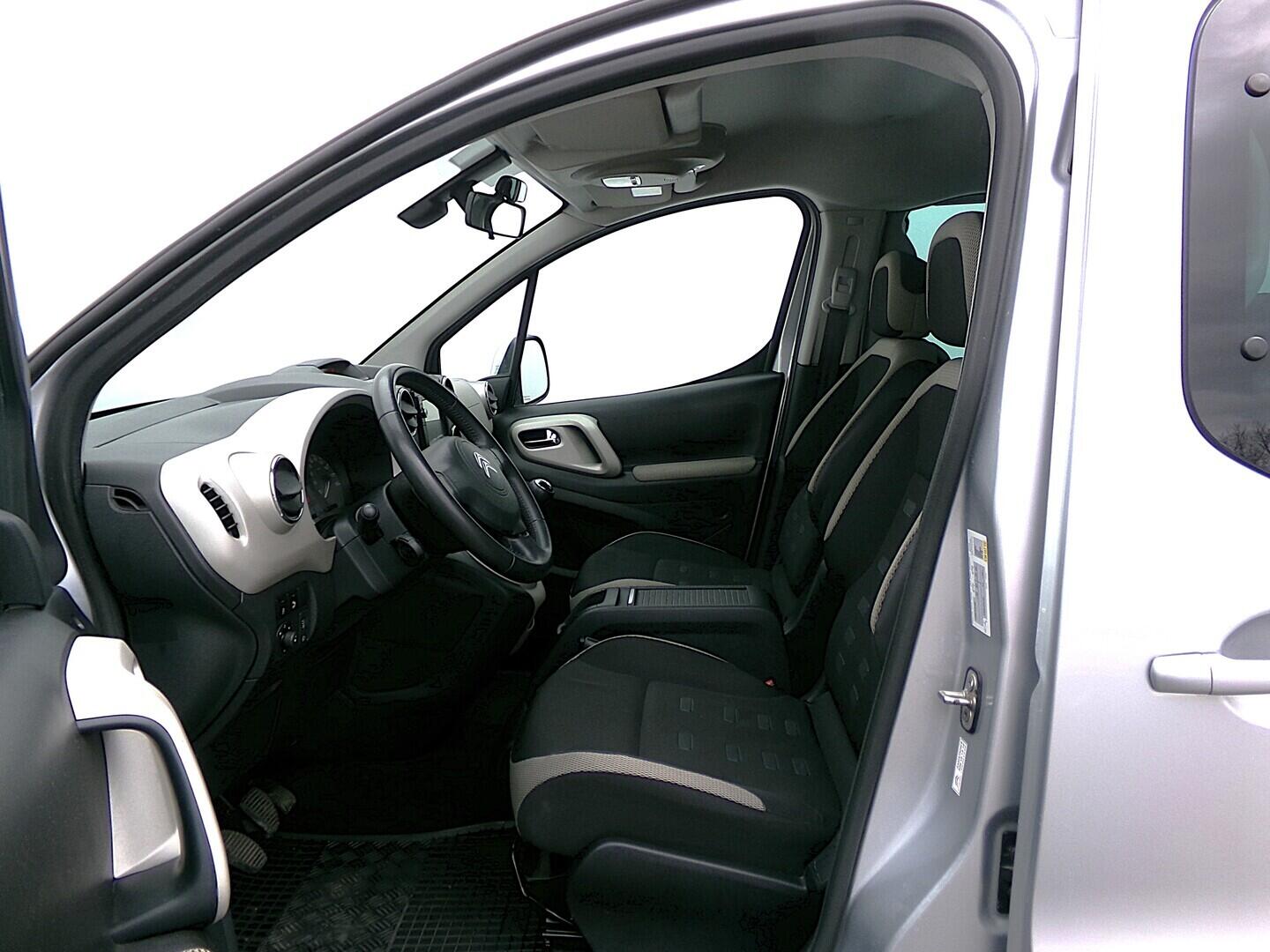 O419V08225_20.webp_BERLINGO Exclusive 1.6 HDI 84 kW manuál