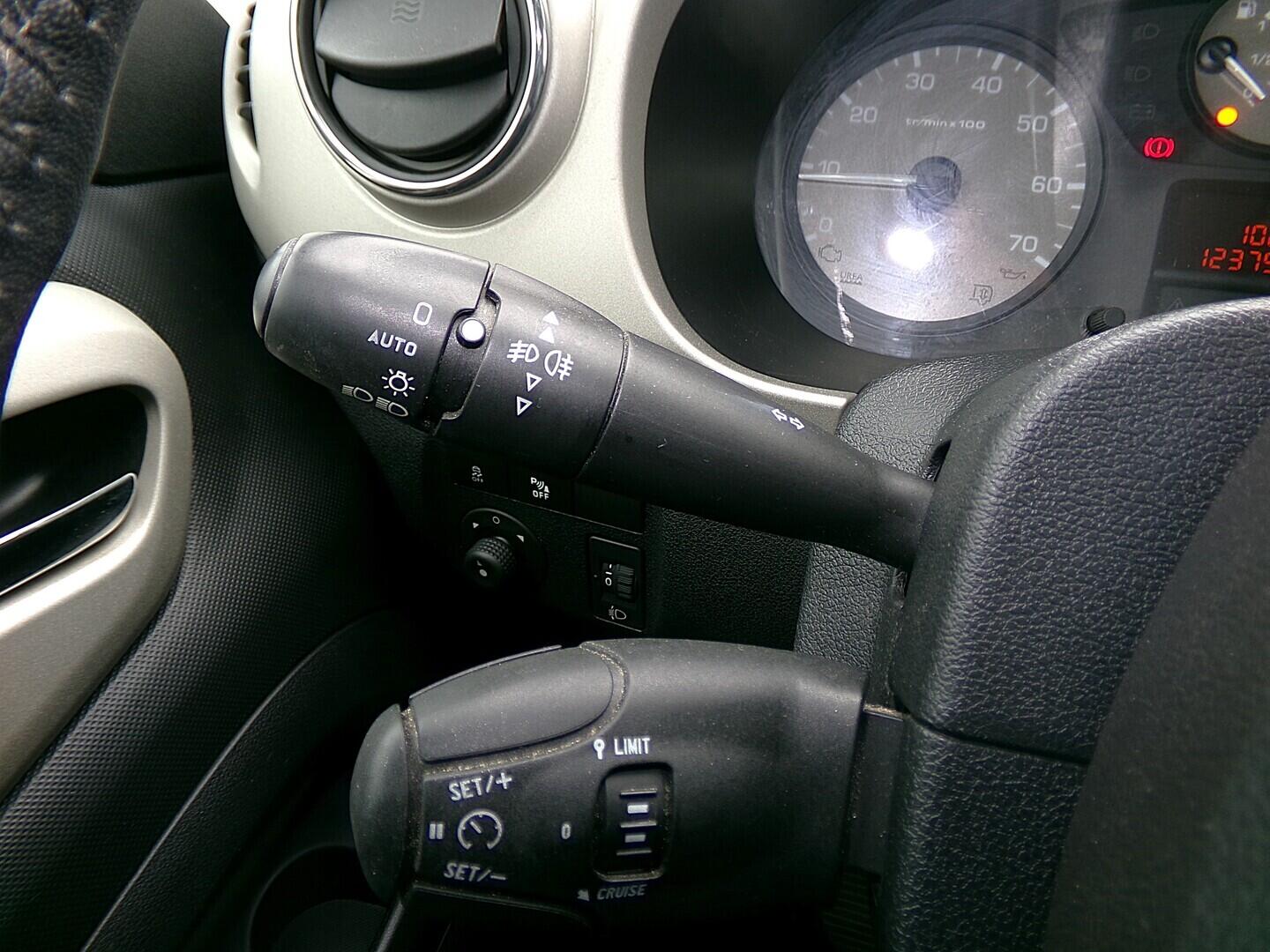 O419V08225_22.webp_BERLINGO Exclusive 1.6 HDI 84 kW manuál