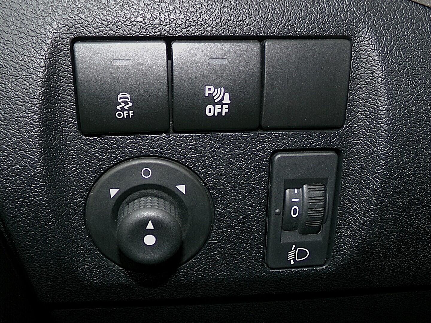 O419V08225_24.webp_BERLINGO Exclusive 1.6 HDI 84 kW manuál