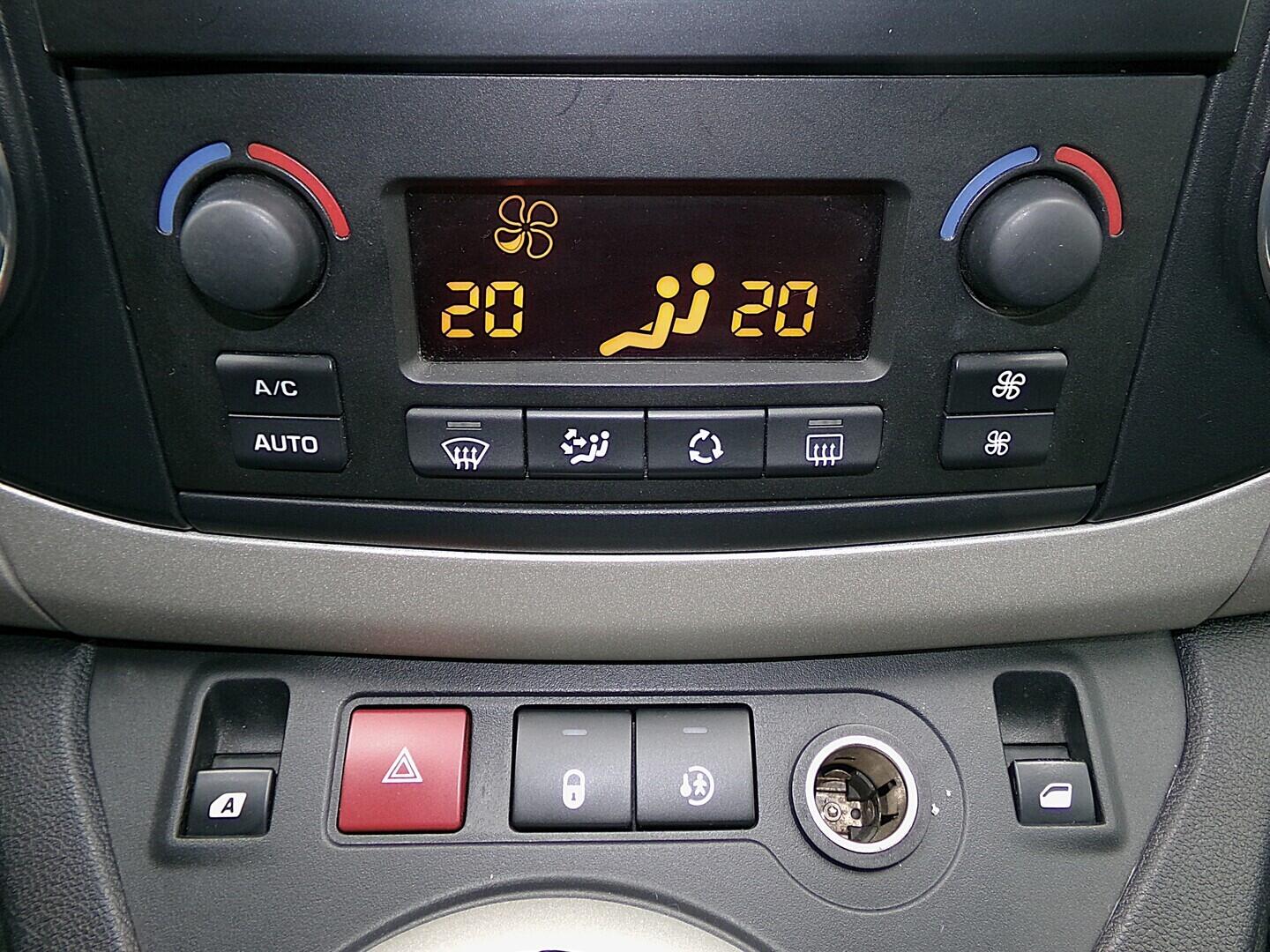 O419V08225_29.webp_BERLINGO Exclusive 1.6 HDI 84 kW manuál