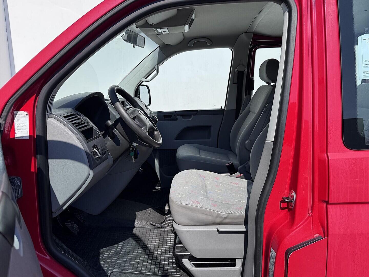 O419V08226_19.webp_TRANSPORTER KOMBI  2.5 TDI 96 kW manuál