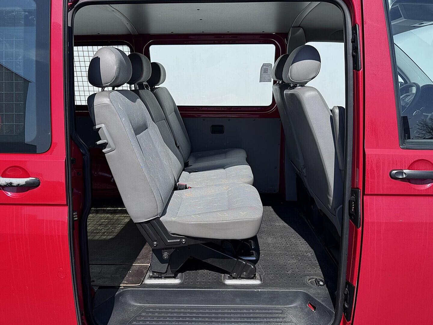 O419V08226_28.webp_TRANSPORTER KOMBI  2.5 TDI 96 kW manuál
