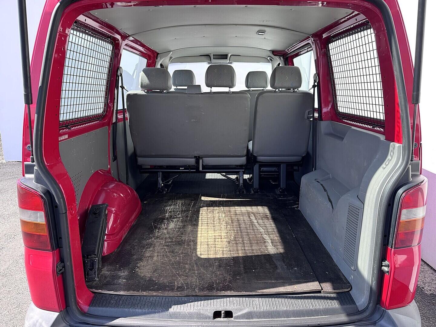O419V08226_29.webp_TRANSPORTER KOMBI  2.5 TDI 96 kW manuál