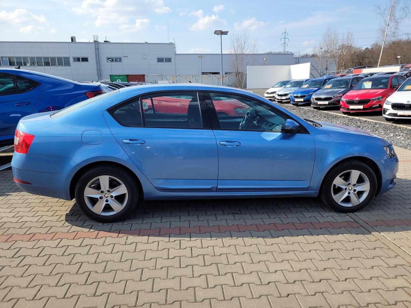 O419V08228_12.webp_OCTAVIA Ambition 1.6 TDI 85 kW manuál