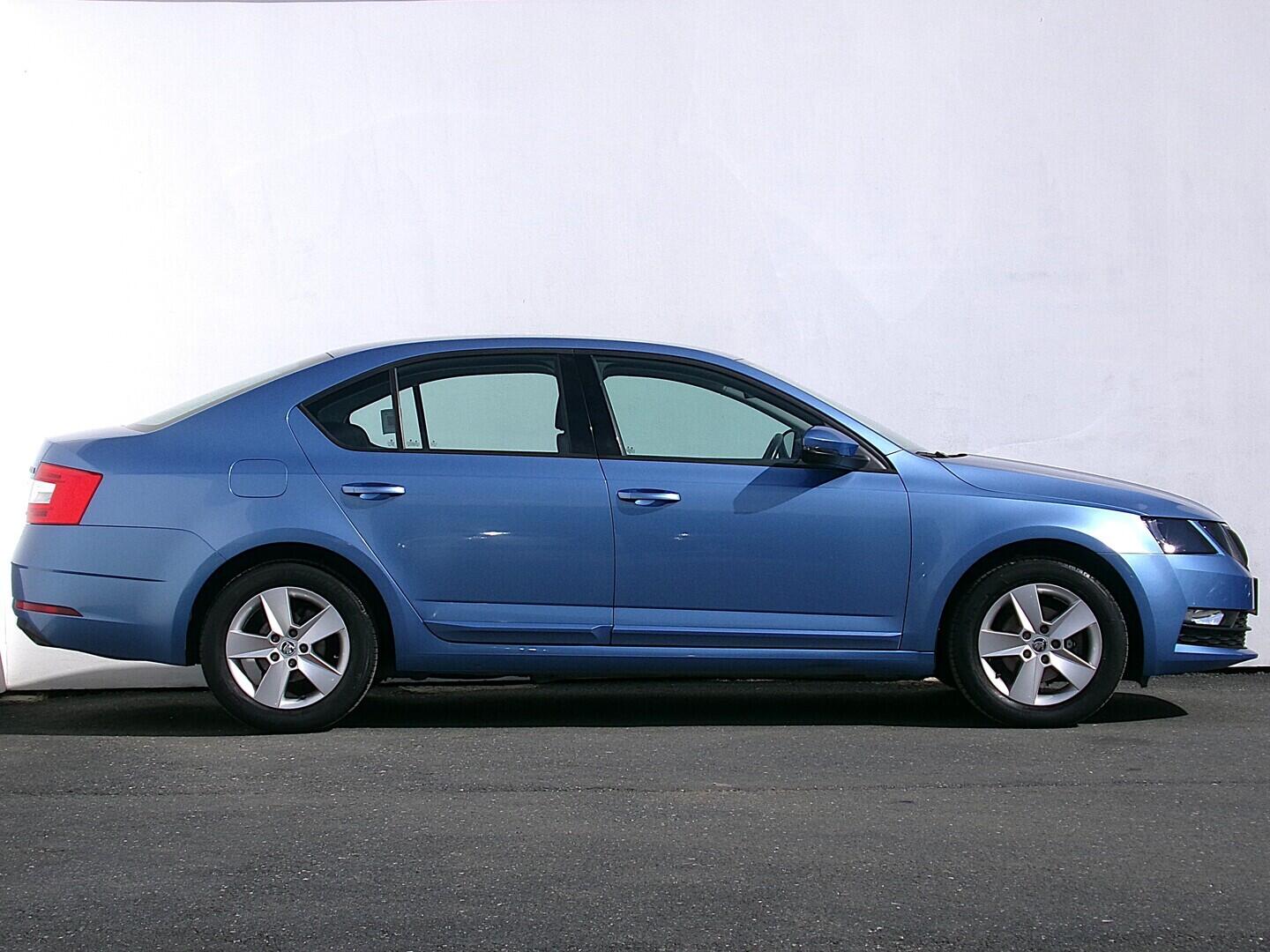 O419V08228_16.webp_OCTAVIA Ambition 1.6 TDI 85 kW manuál