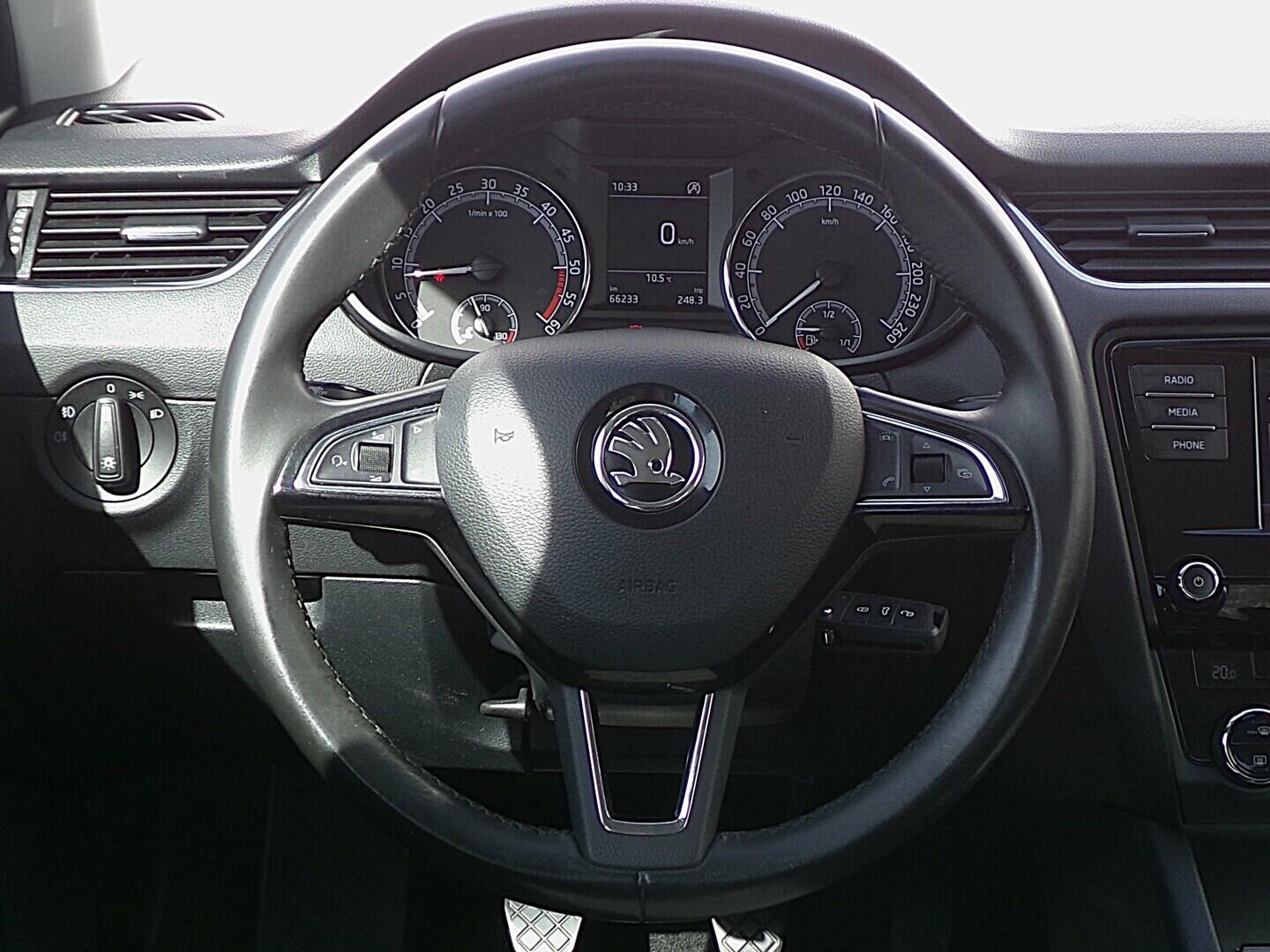 O419V08228_23.webp_OCTAVIA Ambition 1.6 TDI 85 kW manuál