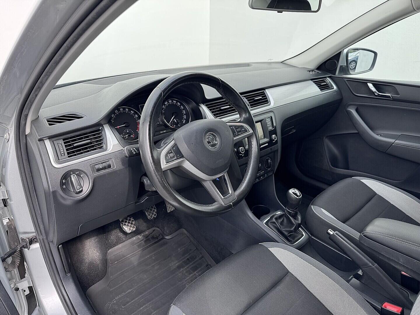 O419V08230_19.webp_RAPID Ambition 1.4 TDI 66 kW manuál, DPH