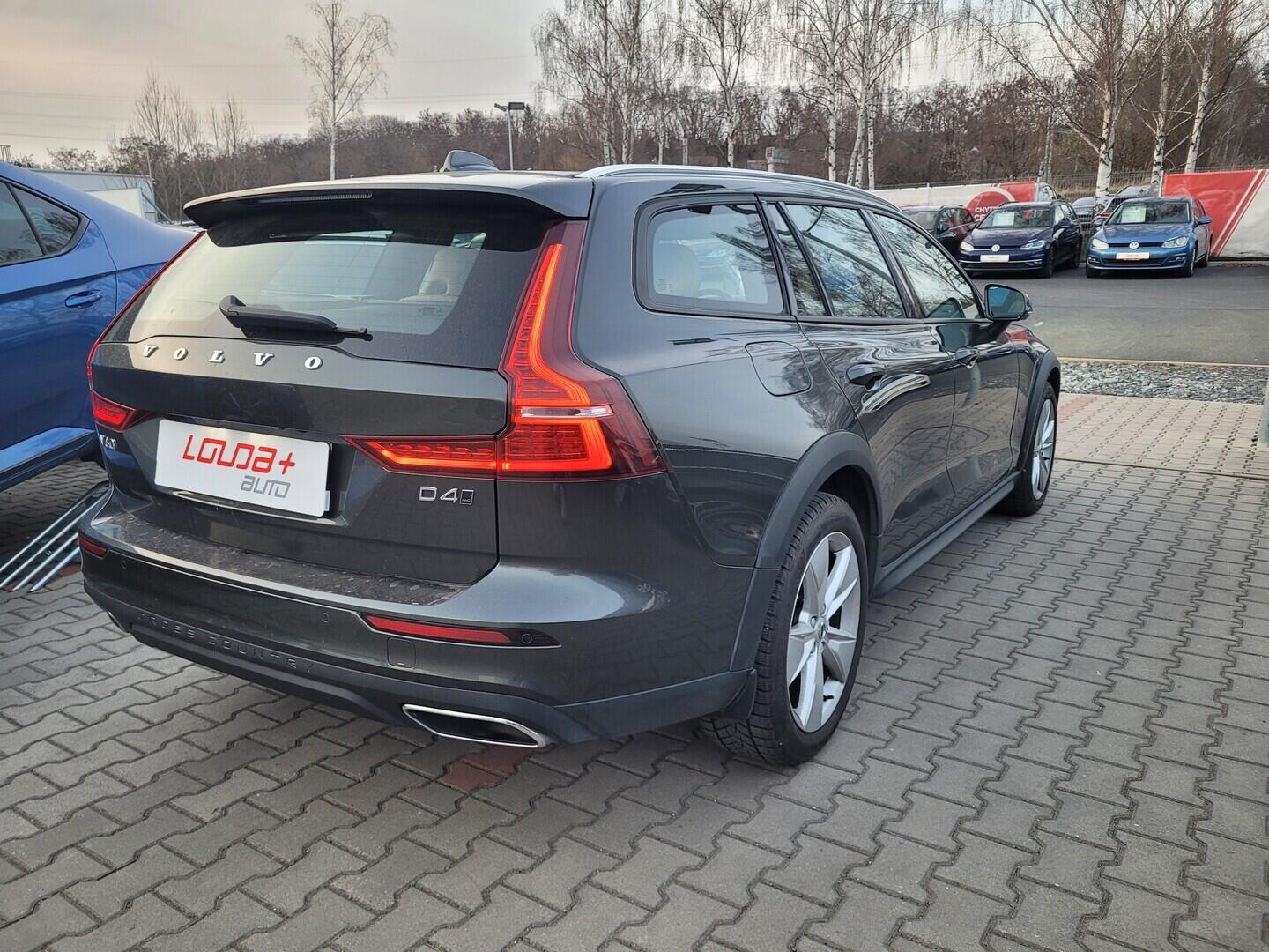 O419V08237_11.webp_V60 Crosscountry 2.0 D4 140 kW automat