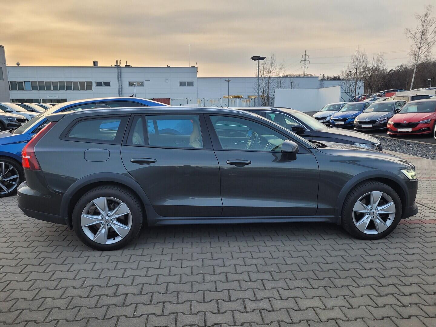 O419V08237_12.webp_V60 Crosscountry 2.0 D4 140 kW automat